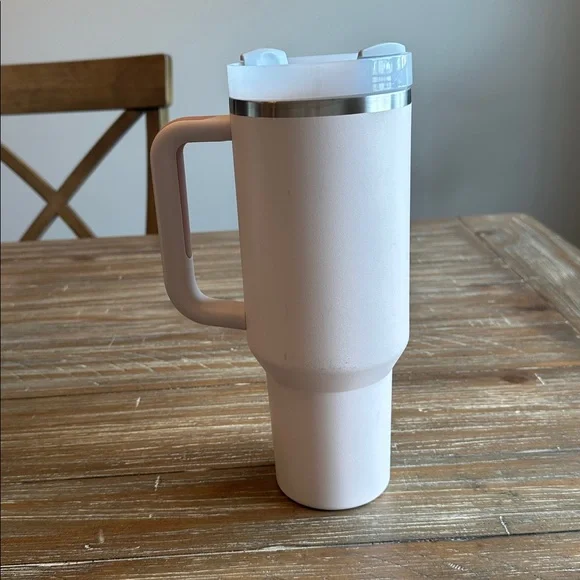 40 oz Stanley Tumbler - Picture 2 of 8